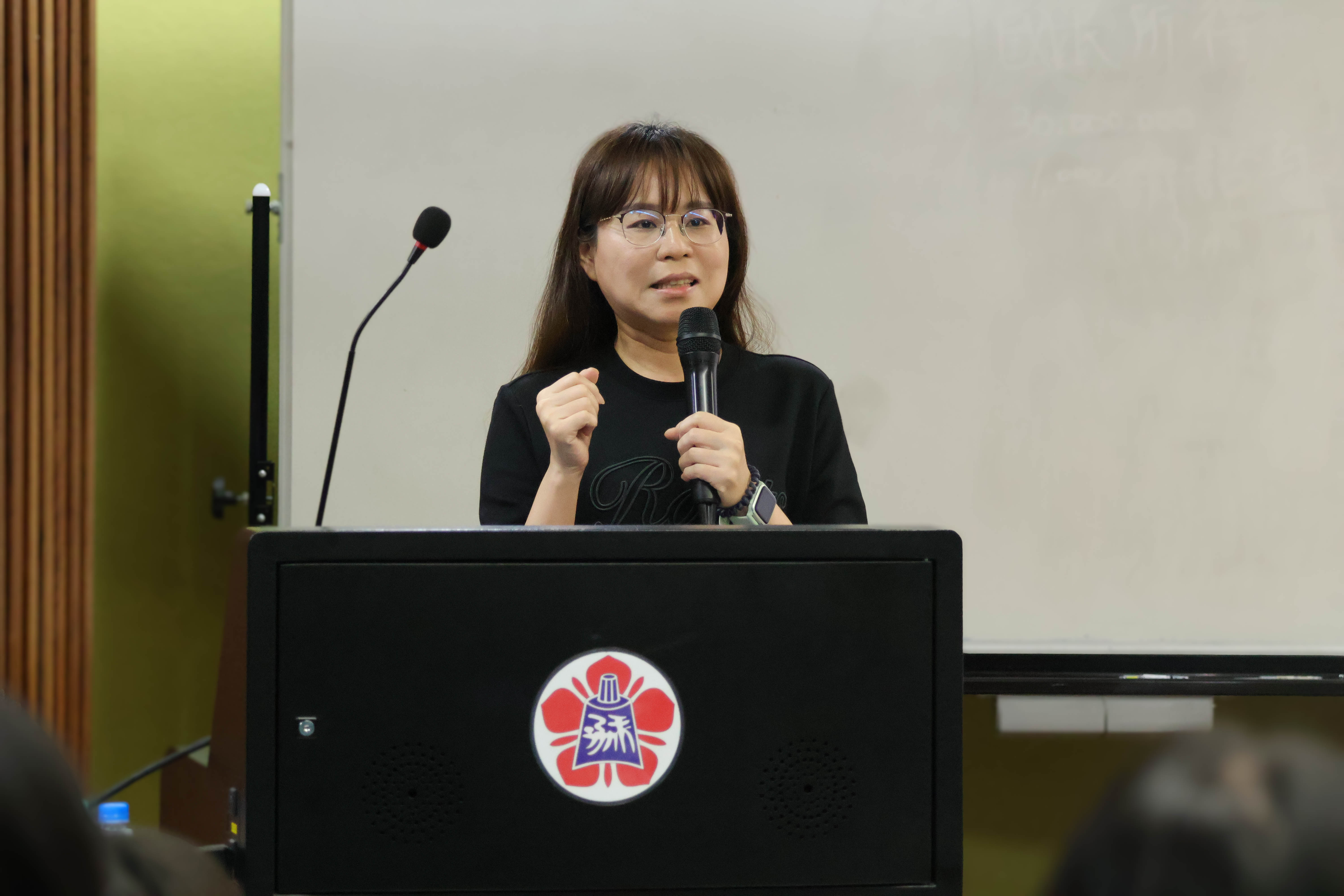 黃瓊瑱科長講授