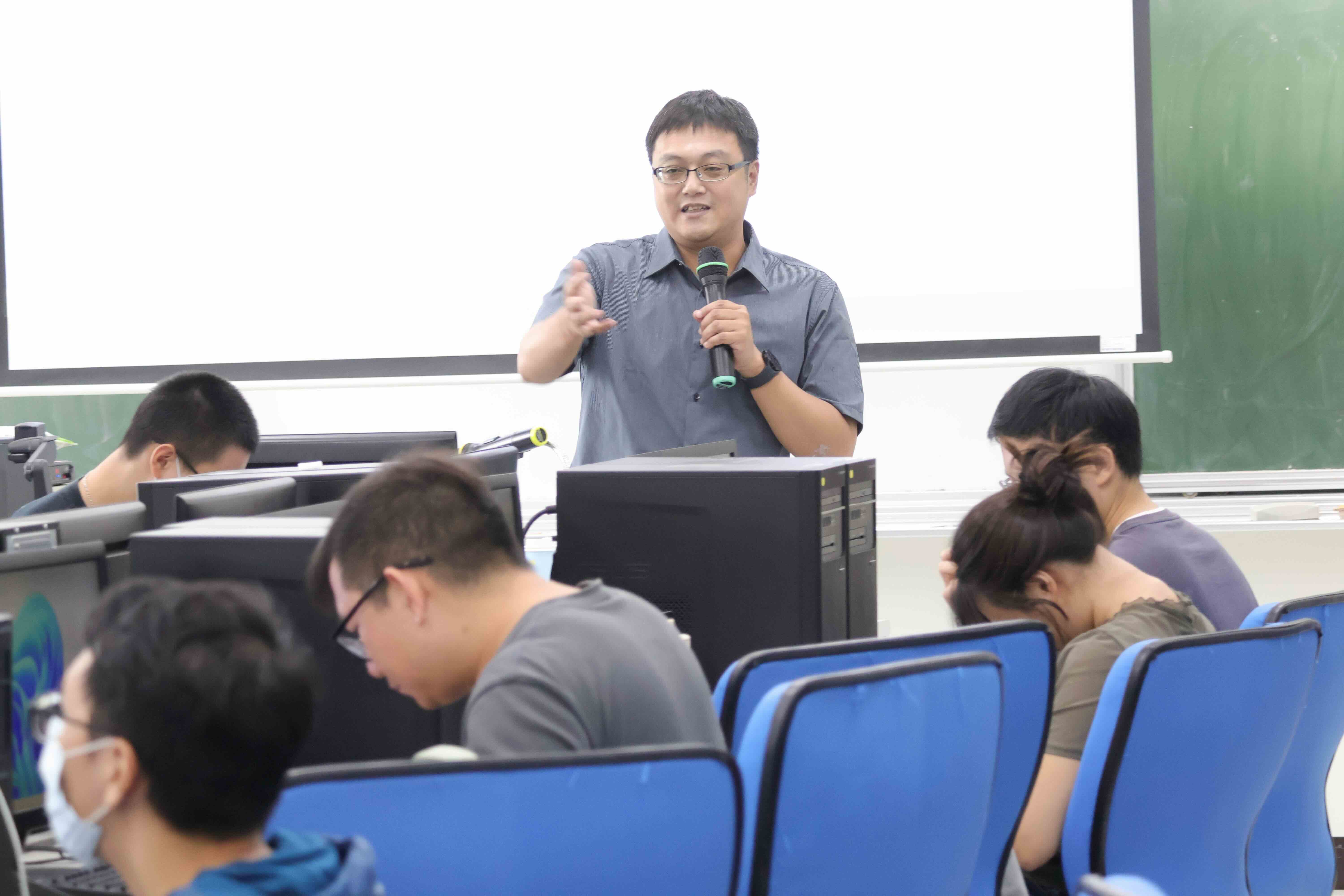 余風教授主講