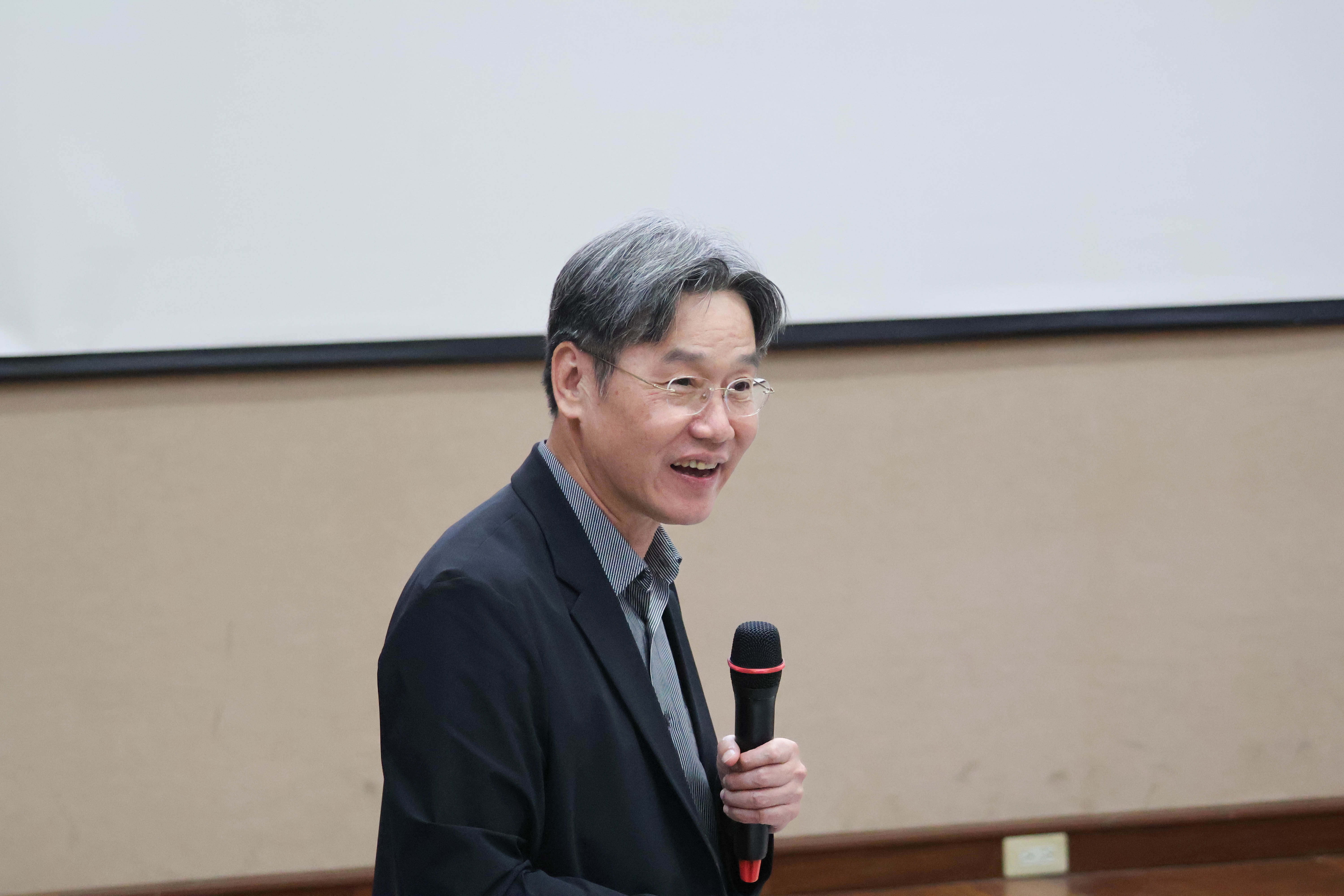 張世昌教授講授