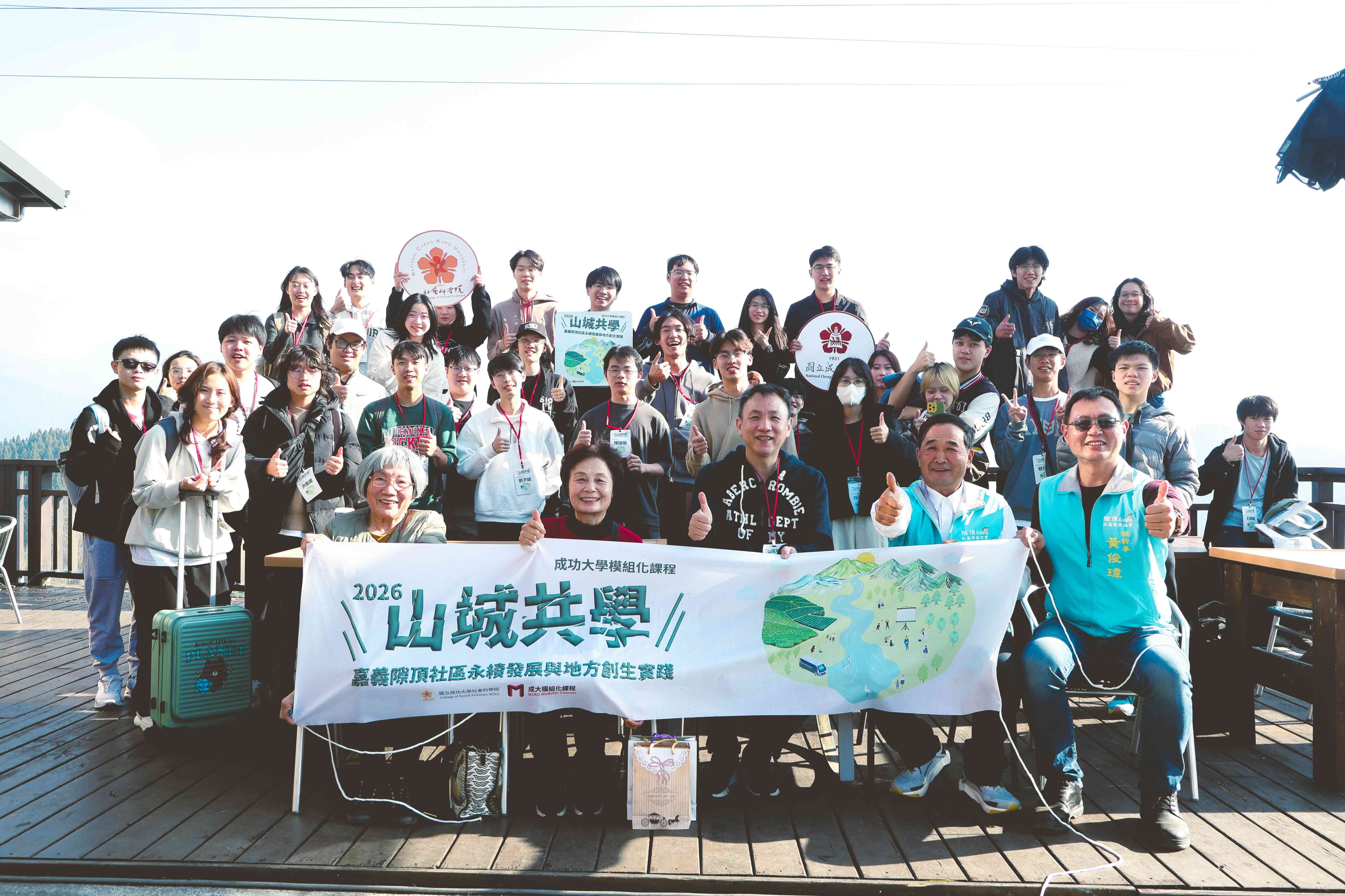 隙頂社區現場合影