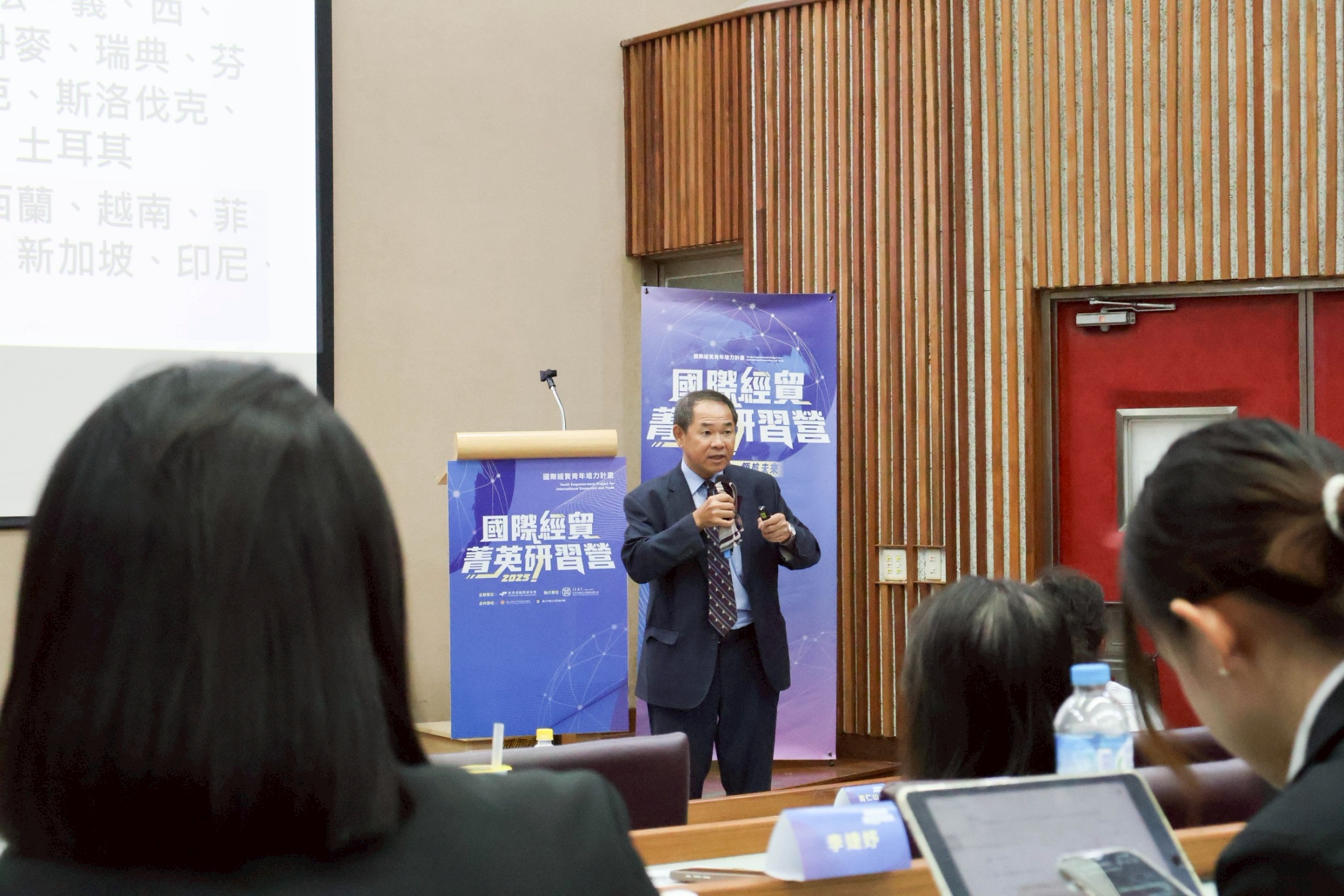 陳新發老師講授