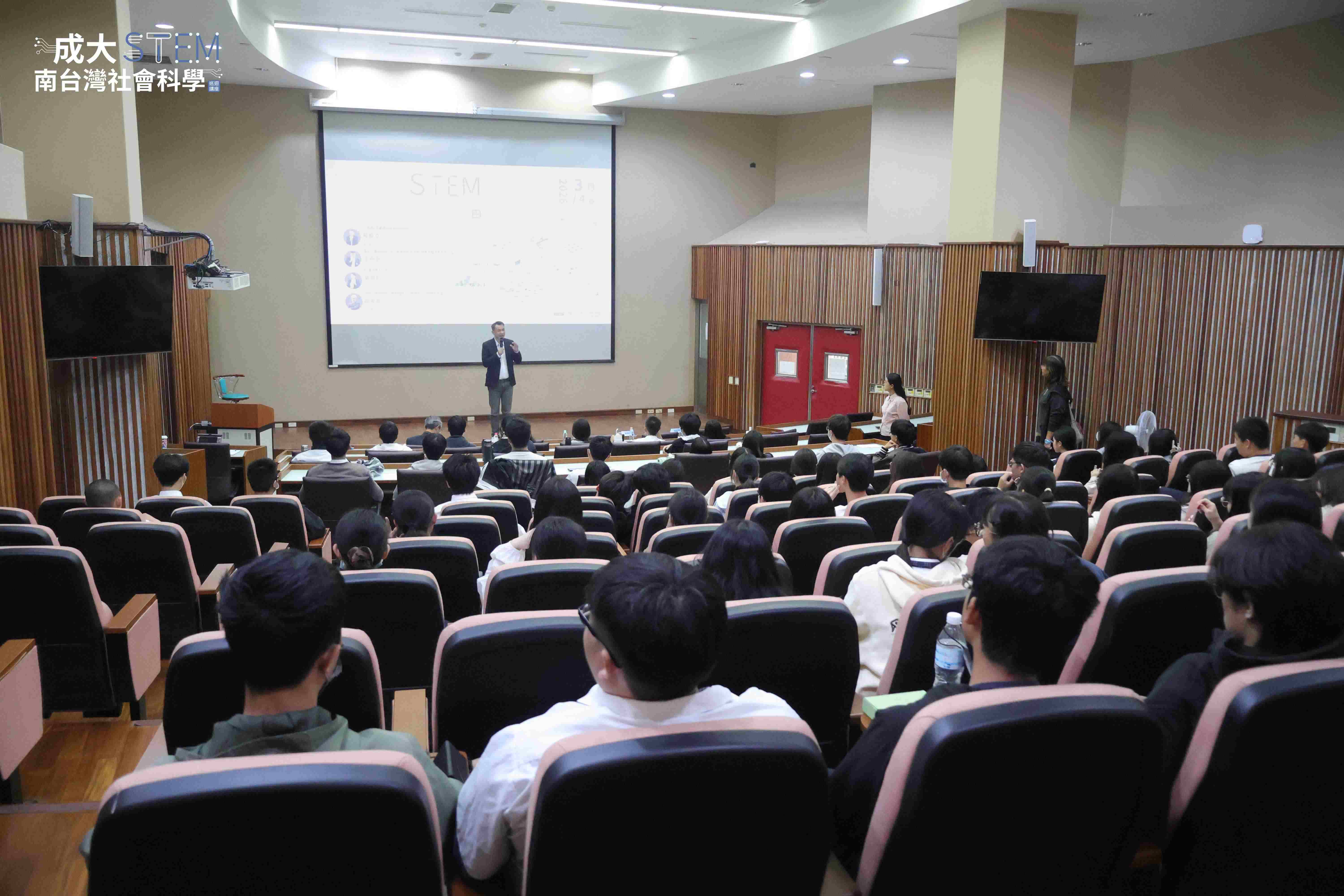 蔡群立院長演講